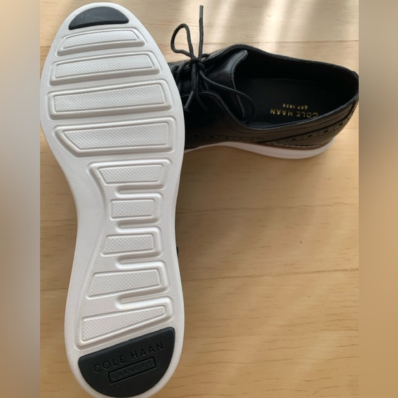 Cole Haan - Women’s Black-Optic White OriginalGrand Wingtip Oxford Shoes (7) - Picture 5 of 7